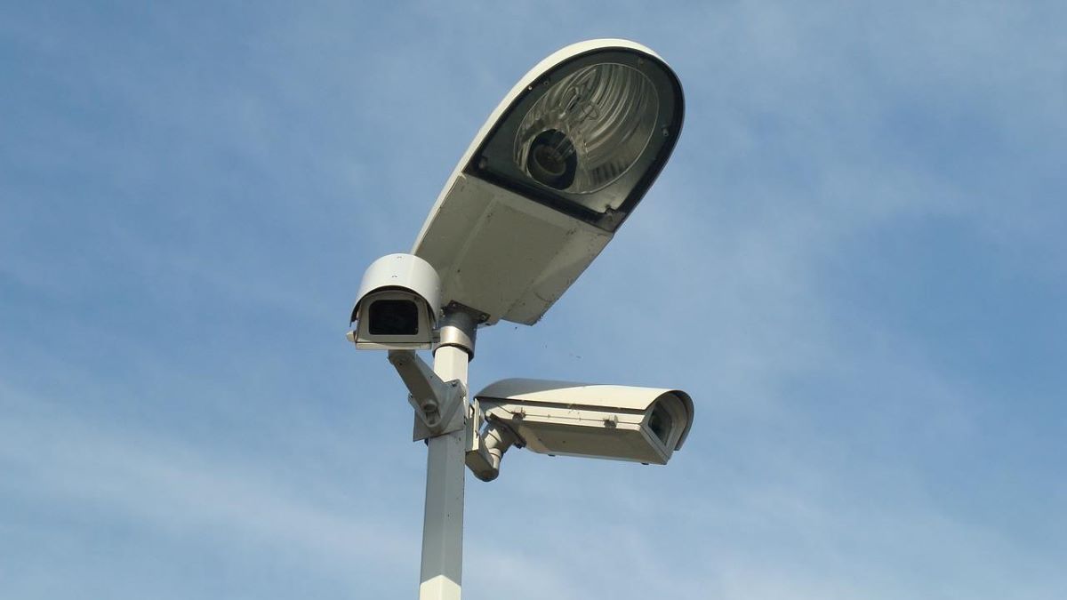 Gov. Pritzker Signs Legislation to Expand Use of Expressway Cameras for