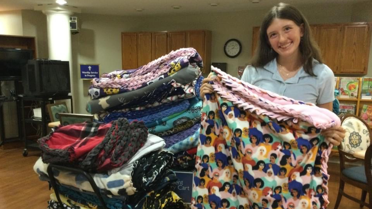 Lockport Township High School Senior, Riley Simmons, Donates Blankets to Residents of Victorian Village
