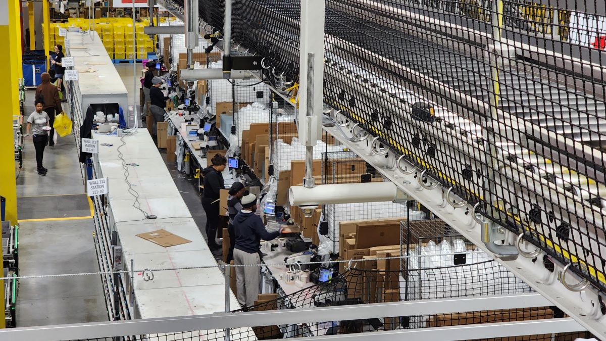 Matteson Amazon Facility Gears Up for a Busy Holiday Season